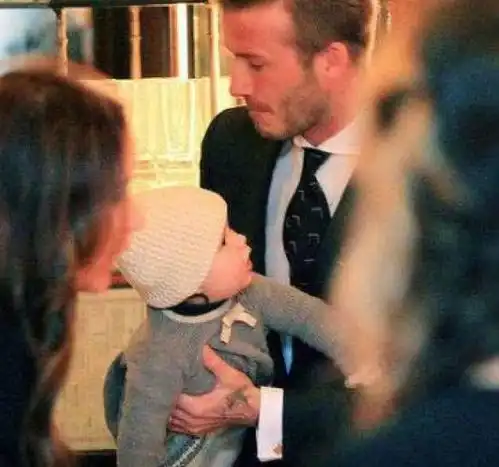  贝克汉姆家的小七那些调皮时刻,连布鲁克林都抱不住她