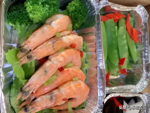  尹正直播减肥第十天,脸颊的肉已经消失,但眼神无光表情好痛苦