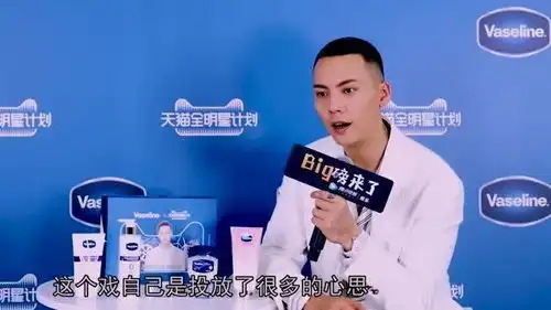  陈伟霆投放了很多心思,尤长靖温暖且有力量,侯明昊转呼啦圈表情失去管理