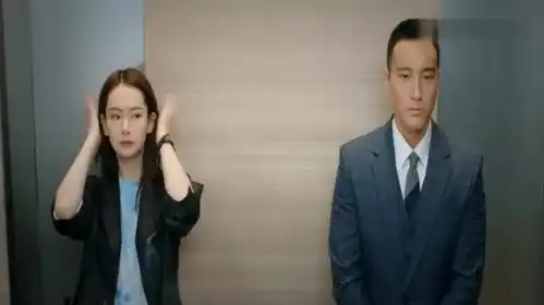  美女见到帅哥就是这种表情,林星然电梯里秒变戏精,太精彩