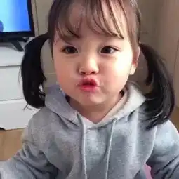 古怪头像表情包丑女