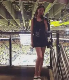  她是王仕鹏的娇妻,貌美文凭还高,是陈露好友组图