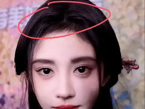  鞠婧祎最新生图惹争议,脸僵做不了表情,半永久妆容也救不了她