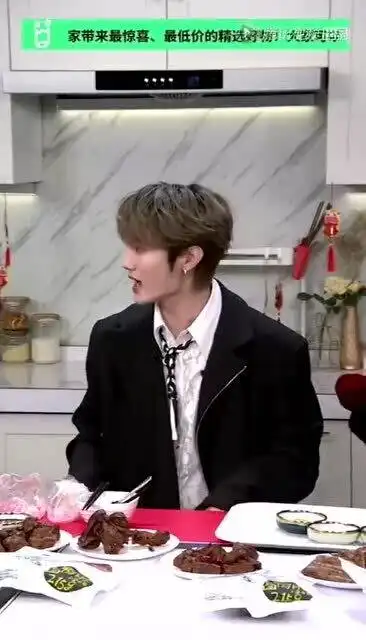  r1se刘也直播玩抓鸭子游戏,一本正经的搞笑也是没谁了