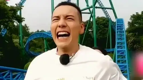  硬汉陈伟霆挑战坐过山车,全程吓成表情包,说好的不怕呢