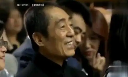  徐峥作为导演代表上台发言,台下冯小刚的表情一言难尽