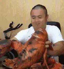  确实没有想到,这么好的一棵白菜就这么被猪拱了,确实挺让人心疼