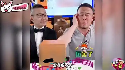  杨坤直播卖力唱歌,声音洪亮有力表情丰富,功力依旧宝刀未老