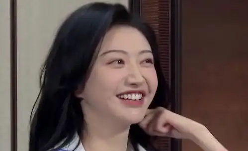  司藤之后的景甜还是走了下坡路,失去表情管理的她脸彻底崩了