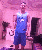  搞笑gif段子没有想到这哥们不是和我打招呼,搞得我好尴尬