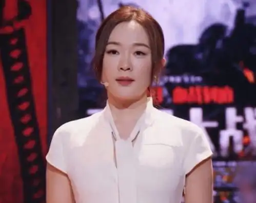  39岁霍思燕亮相央视节目,去掉强效美颜滤镜后,真实容颜好尴尬