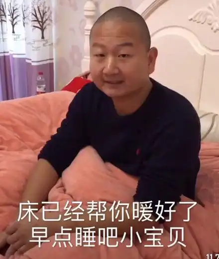  喵咪跳出屏幕gif动图动图gif屏幕跳出表情