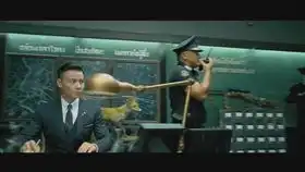  乌鸦哥每次掀桌子都会拿起他的烟