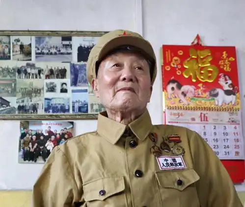 吴痛针灸表情包军装