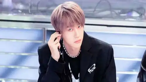 王一博酷盖通透谈加班发朋友圈幼稚没必要 王一博酷盖通透谈加班发朋友圈幼稚没必要