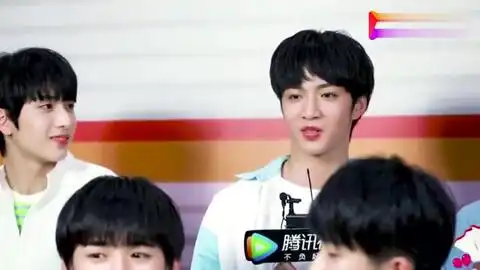  时代少年团贺峻霖追星华晨宇在线求关注,刘耀文自曝偶像吴亦凡