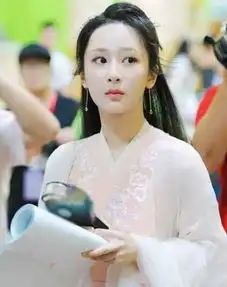  杨紫表情僵硬脸上起皮她回呛说你家这么照脸不变形