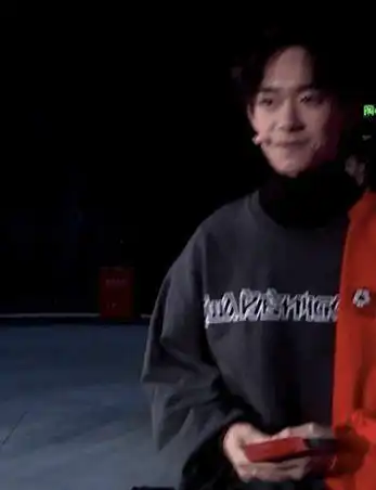  惊讶易烊千玺赵丽颖发红包却被嫌弃与吐槽