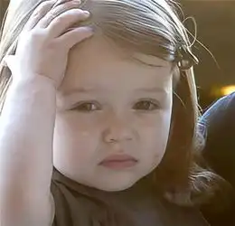  小七是超可爱的表情宝宝撕扯老爸贝克汉姆的脸,绝招谁都接不住