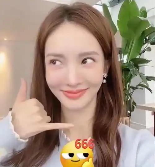 岳云鹏模仿新表情包,网友心灵手巧,修复裂开小岳岳画面搞笑 岳云鹏模仿新表情包,网友心灵手巧,修复裂开小岳岳画面搞笑