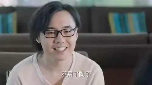  穷小伙再次见到前女友,前女友不愧傍上了大款,一身装扮惊艳小伙