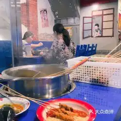 马路边边串串火锅麻辣烫 马路边边串串火锅麻辣烫