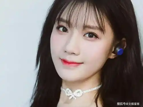 杨超越表情包高清壁纸朋