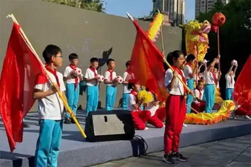  仪式感满满首地人和街小学举办2020级十岁生日庆典