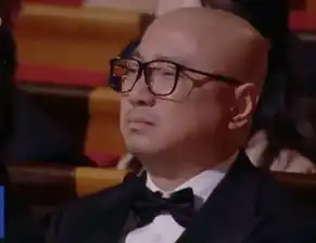  徐峥陶虹力证夫妻情深结婚16年最近狂秀恩爱一旁吴京表情抢镜