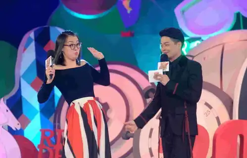  他最终还是娶了那个给他递话筒的女孩浙江卫视主持真是深藏不露