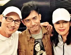  张学友太太罗美薇超市购物51岁身材惊艳众人