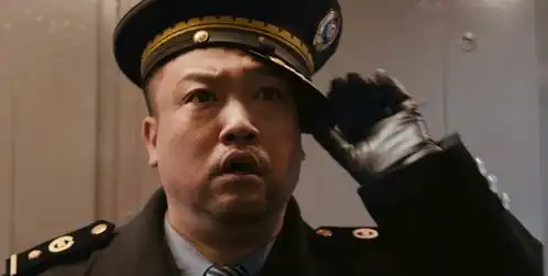  入行二十年,走红才三年,囧妈演列车员却抢徐峥风头承包笑点