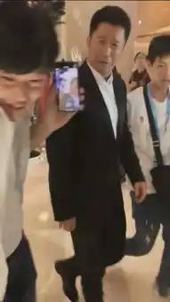  出圈日报凌潇肃唐一菲婚礼视频首次曝光,吴京再出爆笑表情包含送票