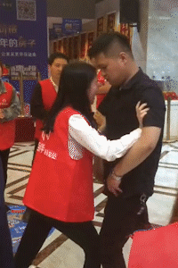 搞笑gif看他表情就知道输不了,真是全靠他 搞笑gif看他表情就知道输不了,真是全靠他