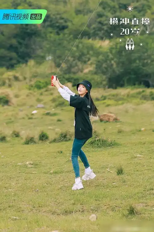  火箭少女终解散,杨超越用力过猛成表情包,张大大实力抢戏真绝了
