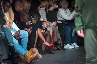  贝克汉姆全家出动看秀小七挖鼻孔表情不耐烦