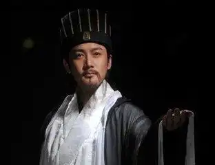  刘备请孔明出山,偶遇一位高人,对方劝他莫强求,刘备却没当回事