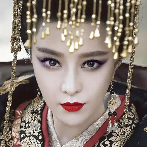  李晨成功求婚范冰冰,看港媒如何犀利点评