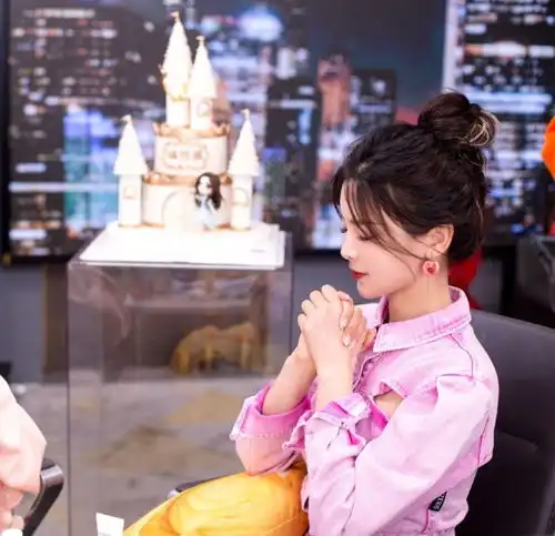  火箭少女解散后杨超越的第一个生日略显冷清,同天生日的希林却有姐妹相伴