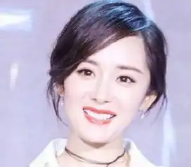 打动人心除了杨幂的月牙笑还有一种笑容叫做赵丽颖