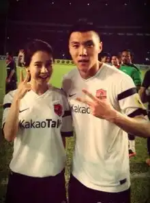  于大宝合影的都是大美女中国队亚洲杯福将帅哥,很有女人缘