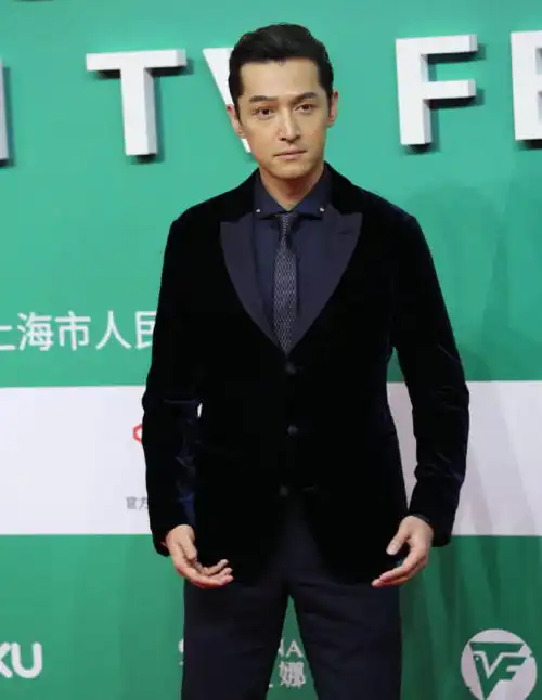  表情白玉兰颁奖礼红毯群星璀璨,倪大红表情包再现完美抢镜表情