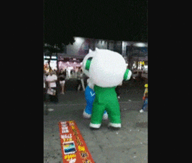  搞笑gif图有这么好的媳妇,不好珍惜如此对她