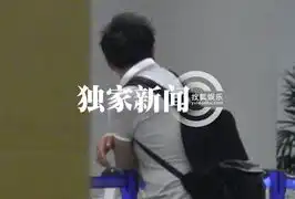  黄渤疲惫回上海哈气连连发现偷拍忙戴口罩
