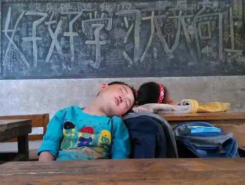 父亲的身影表情包农村留