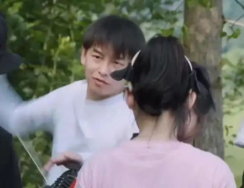  彭昱畅开除草机翻车,连表情都在用力却仍失败,被维嘉和希希碾压