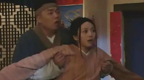  武林外传白展堂的鸡腿被乞丐抢走,乞丐竟是邢捕头,吓坏佟湘玉