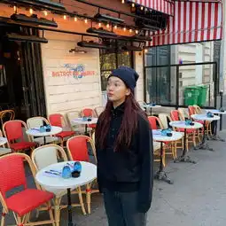  组图秀智穿睡衣托腮晒素颜照瞪大双眼表情管理失控搞怪可爱