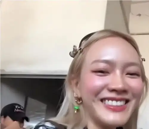  泰国女孩连发2个视频避雷中国旅游360拍公厕,却被蹲坑臭哭了