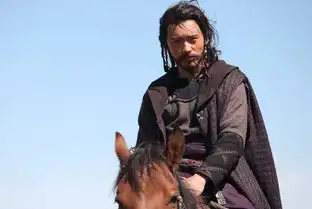  董璇女儿小酒窝表情包,绿草地上欢呼雀跃,小妞简直是爸爸缩小版